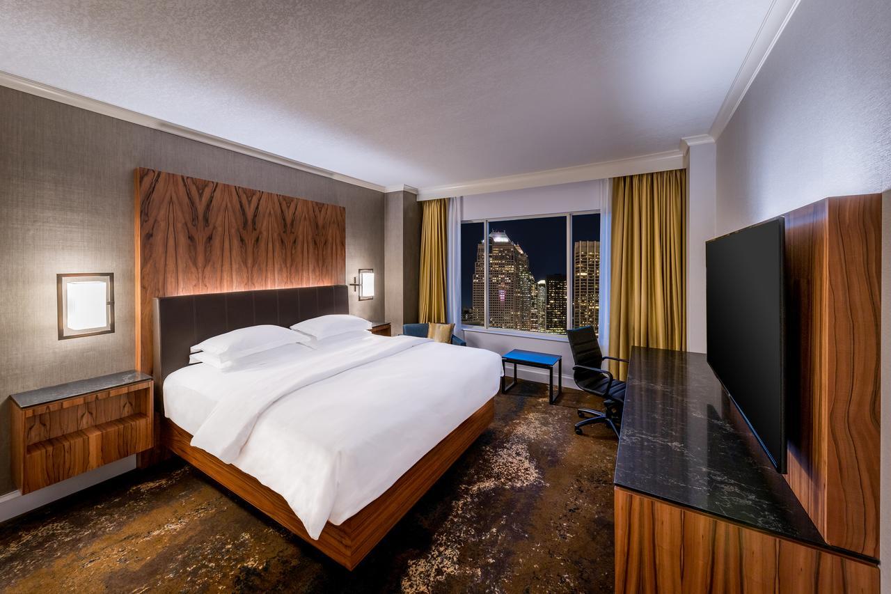 Hyatt Regency Calgary Hotel Room photo